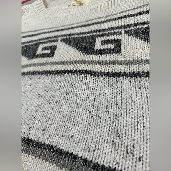 NEW Jen’s Pirate Beauty Dali Sweater 100% Polyester cream black gray pink - Picture 4 of 11